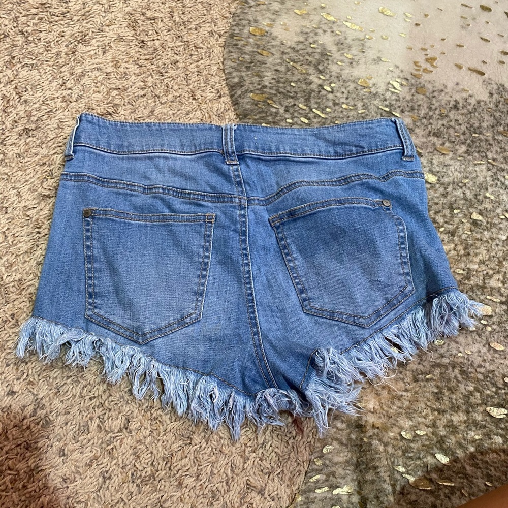 Too small - Picture 2 of 3